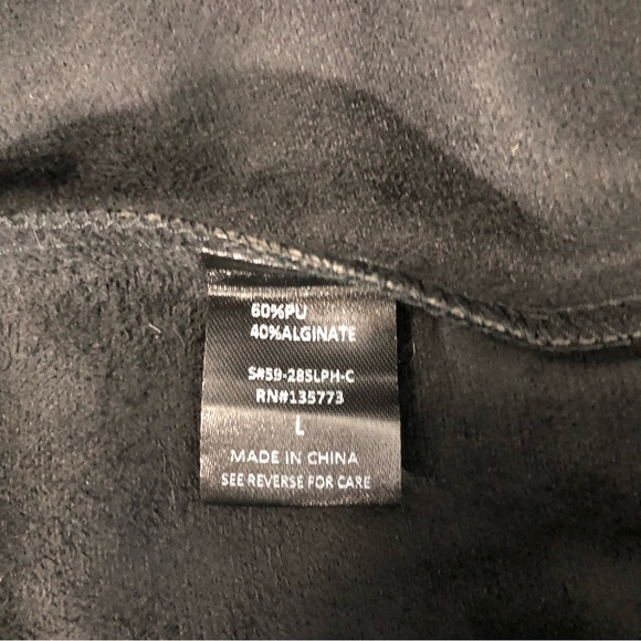 NWOT- VICI Matte Finish Pocketed Faux Leather Tie Shorts. Size L - Picture 14 of 15